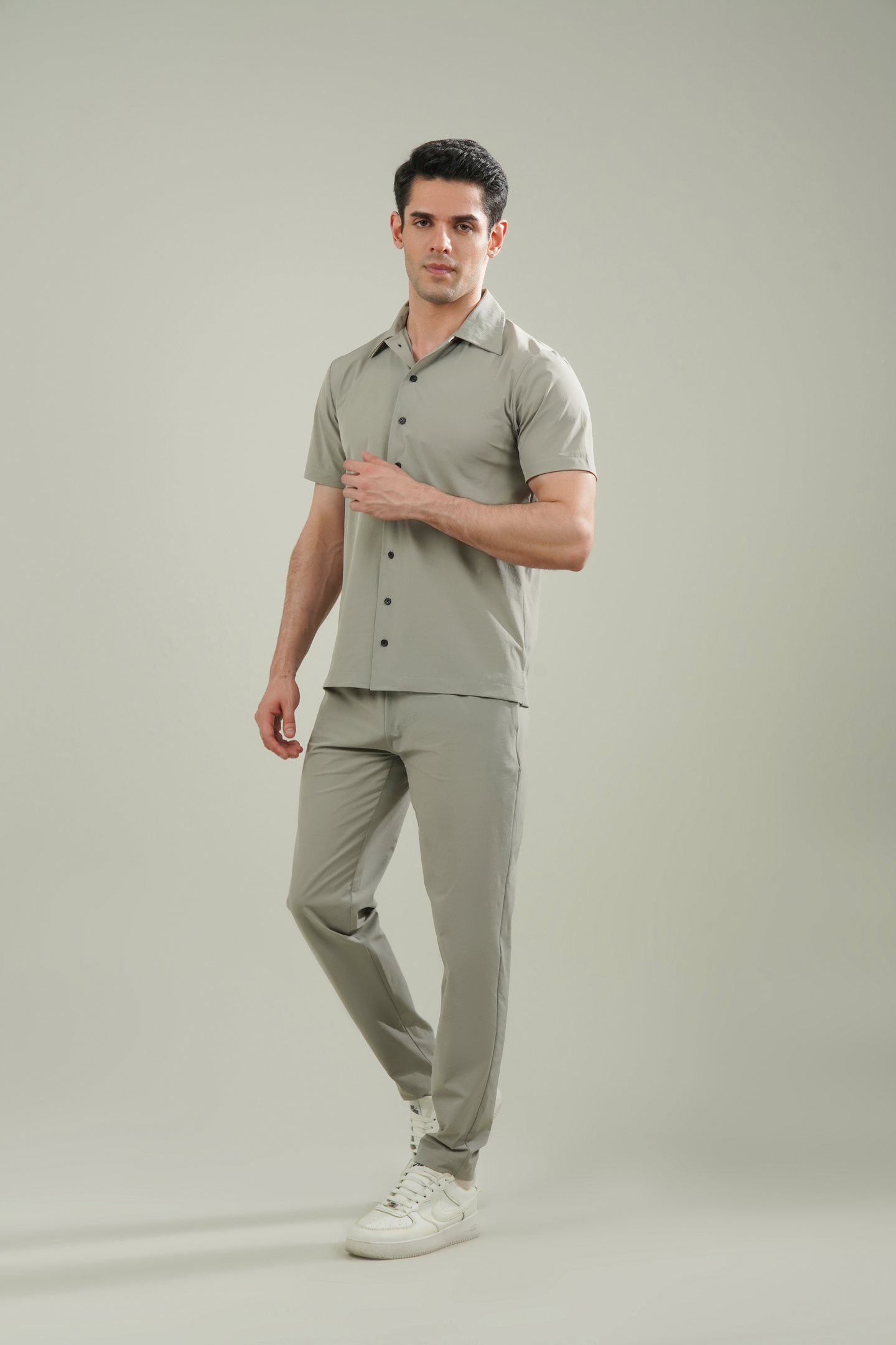 FlexFit Short-Sleeve Button-Up Shirt - Light Grey